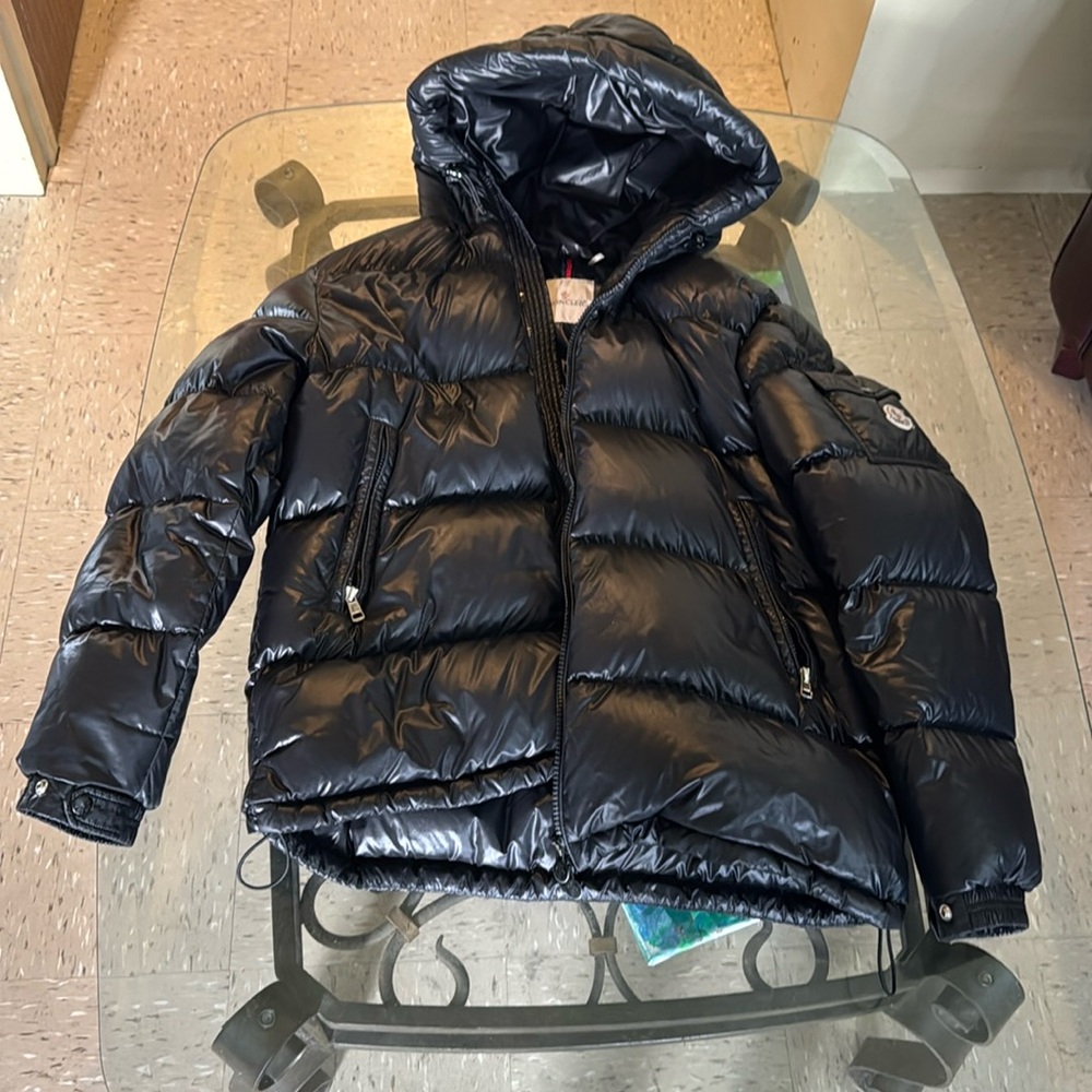 Moncler size 6 to big for me